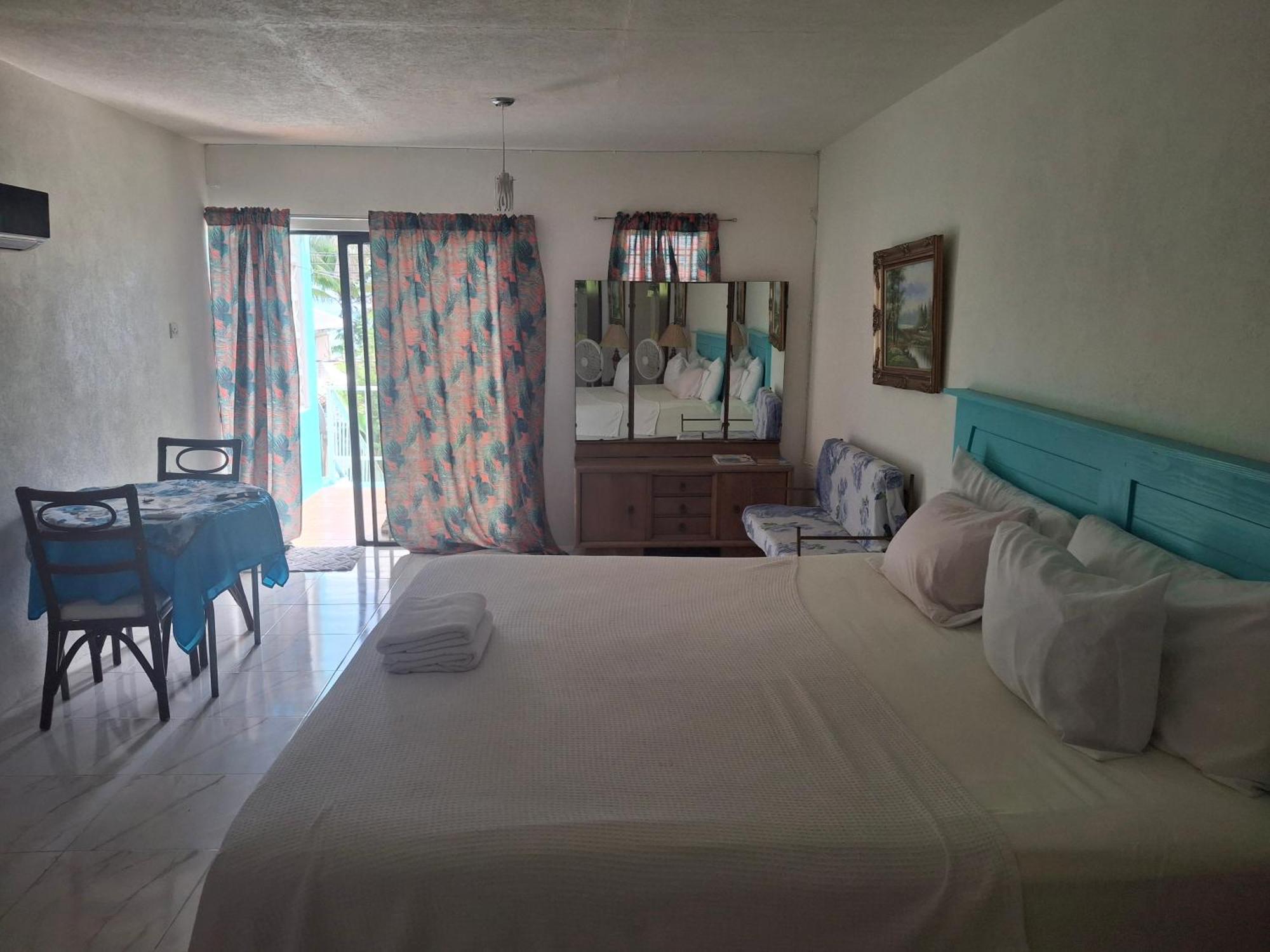 Ocean View Apartments Бриджтаун Экстерьер фото