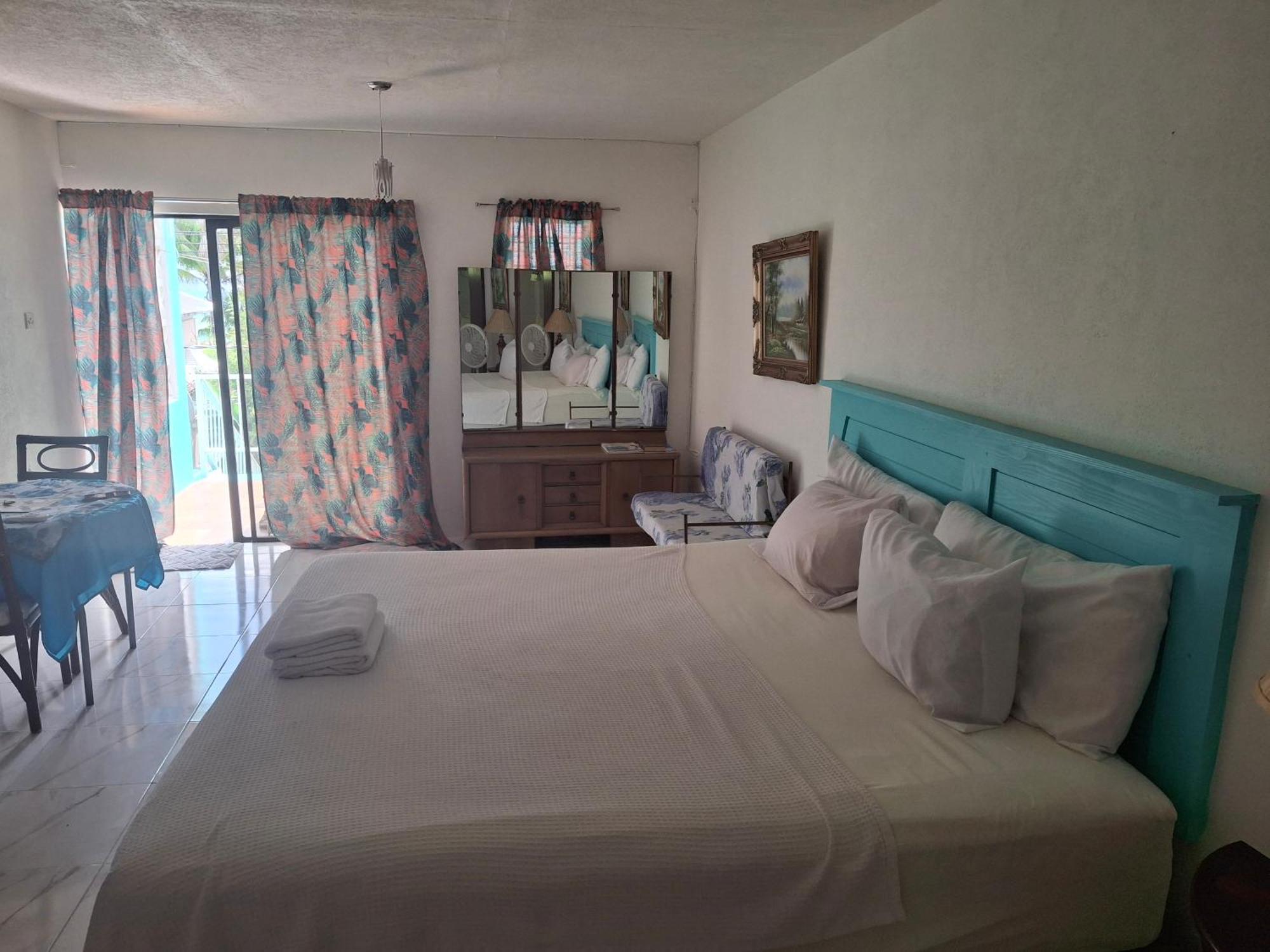 Ocean View Apartments Бриджтаун Экстерьер фото